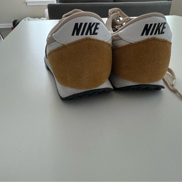 Nike dbreak womens size 8.5. Worn once outside. Like brand new - Picture 2 of 6